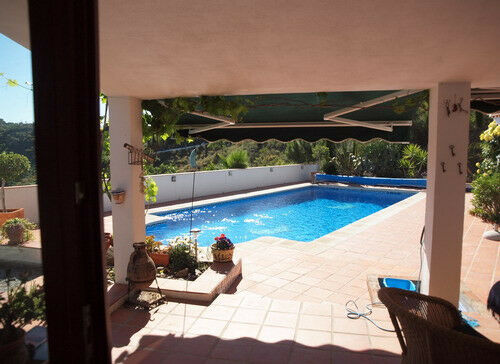 Detached Villa Sayalonga Málaga - image 3
