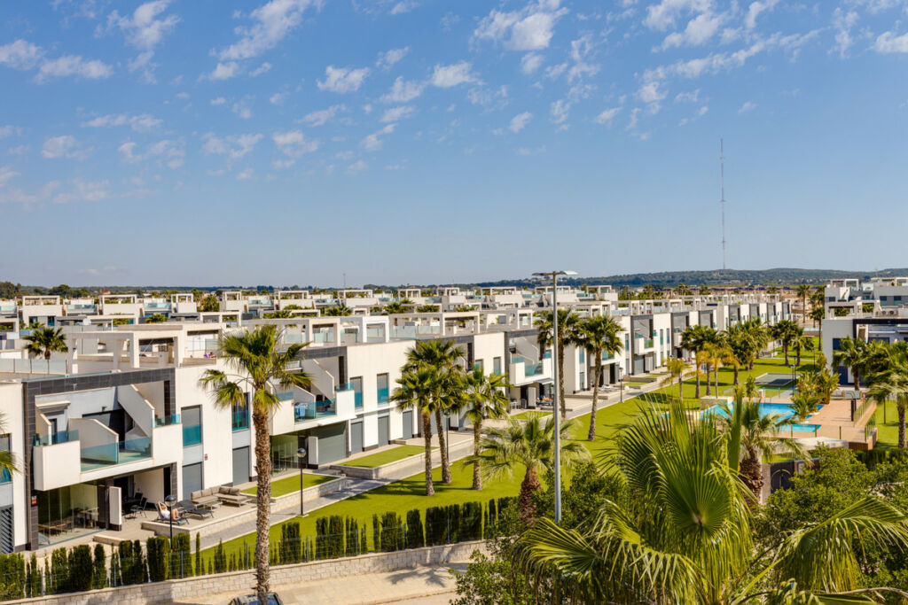 Middle Floor Apartment Guardamar del Segura Alicante - image 3