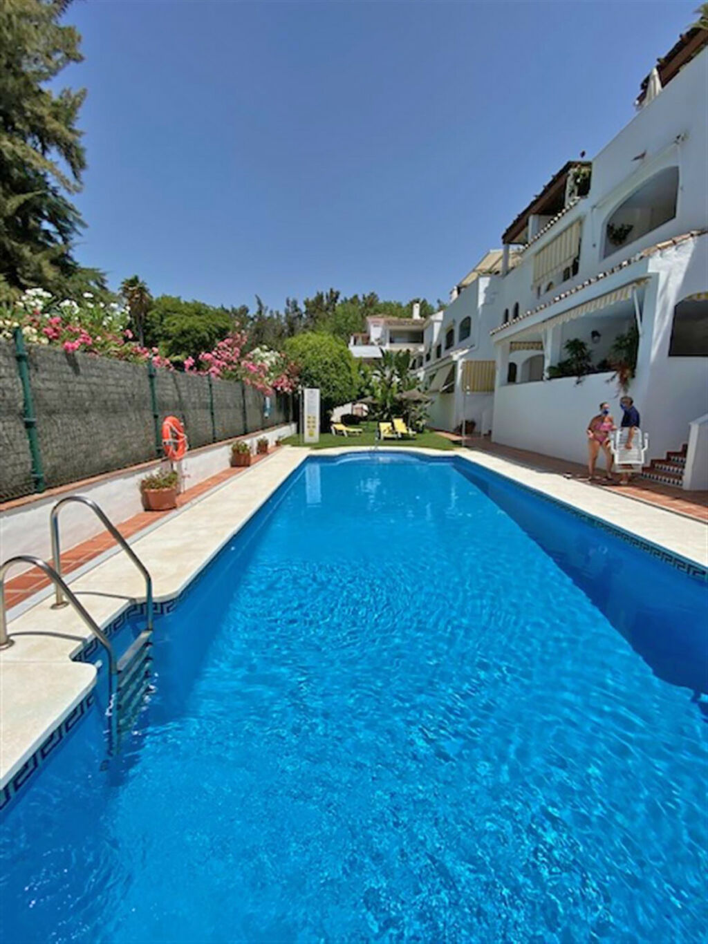 Middle Floor Apartment Elviria Málaga - image 3
