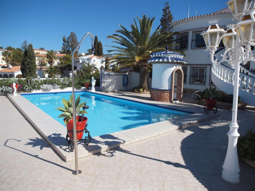 Detached Villa Caleta de Vélez Málaga - image 3