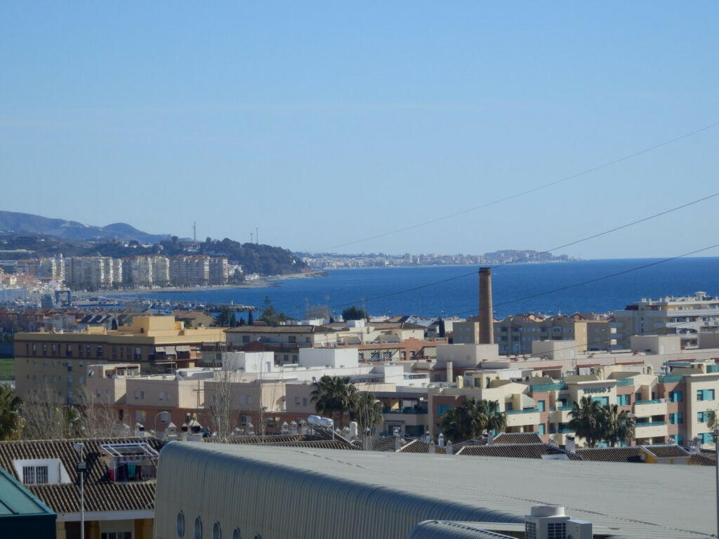 Middle Floor Apartment Torre del Mar Málaga - image 3