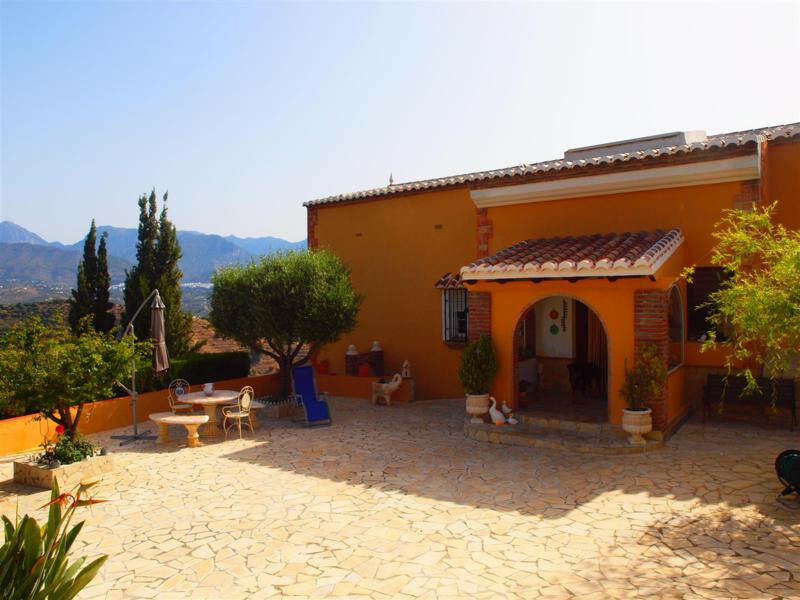 Detached Villa Torrox Málaga - image 3
