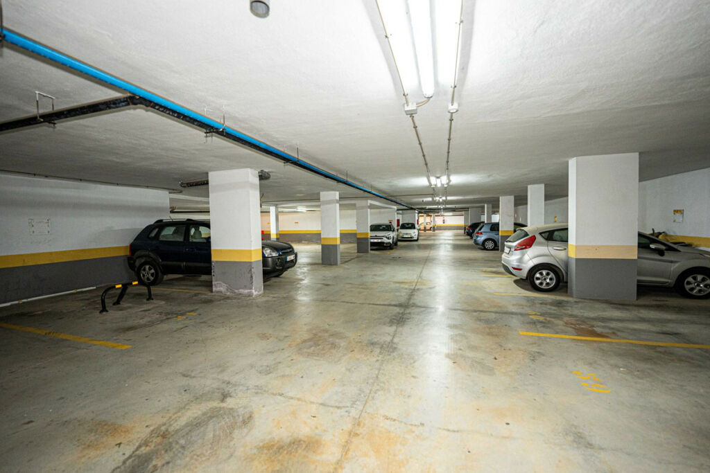 Middle Floor Apartment Estepona Málaga - image 31
