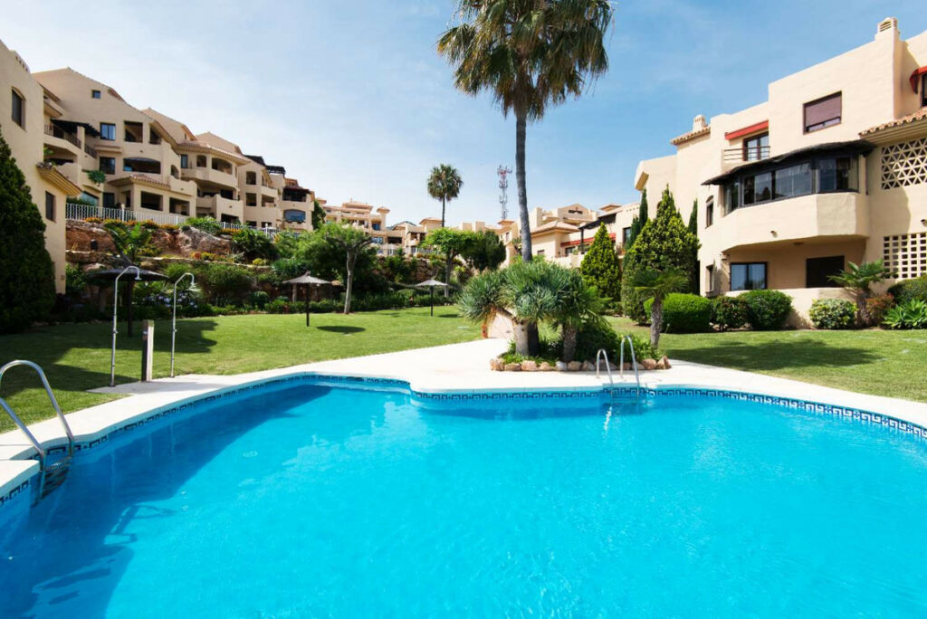 Middle Floor Apartment Benalmadena Málaga - image 31