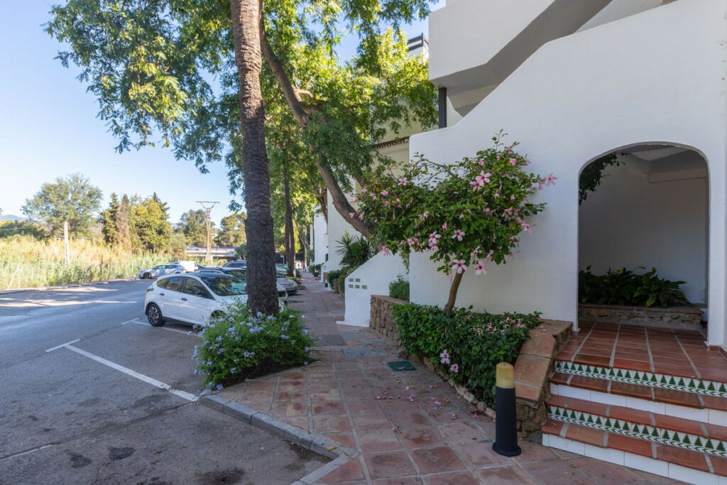 Middle Floor Apartment Elviria Málaga - image 32