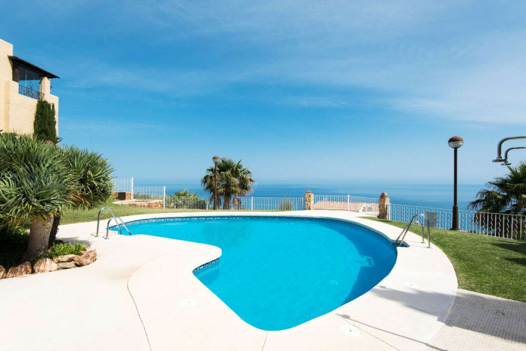 Middle Floor Apartment Benalmadena Málaga - image 32