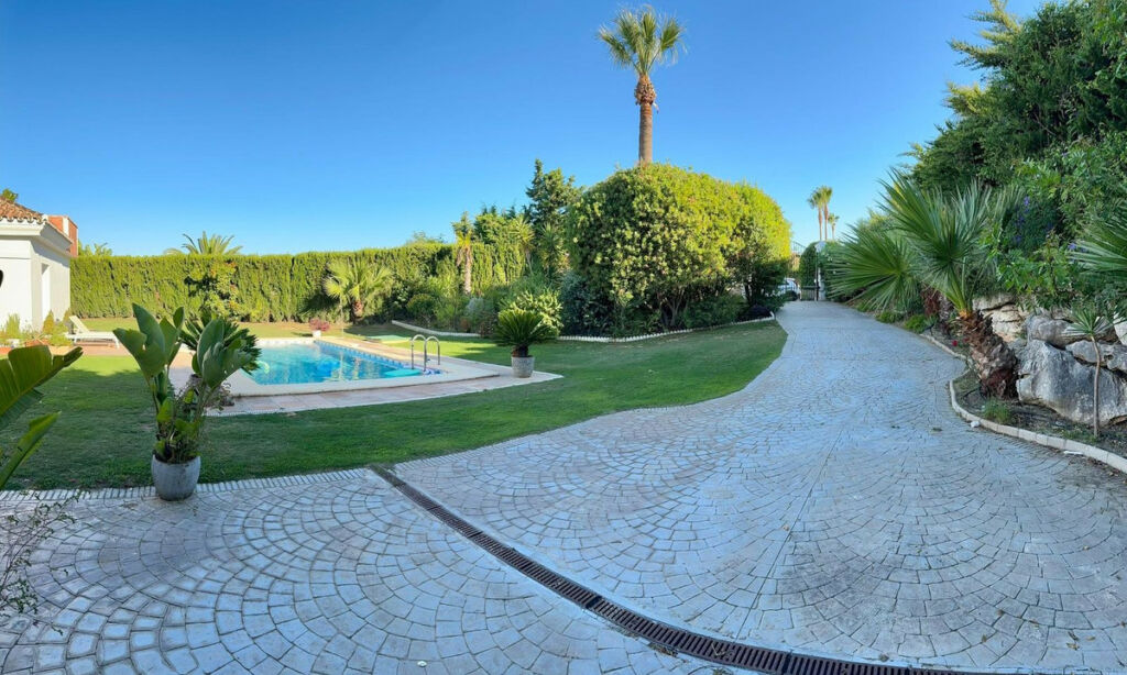 Detached Villa Sotogrande Costa Cádiz - image 32