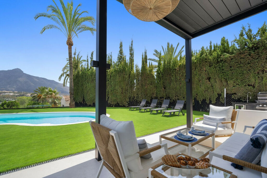 Detached Villa Nueva Andalucía Málaga - image 32
