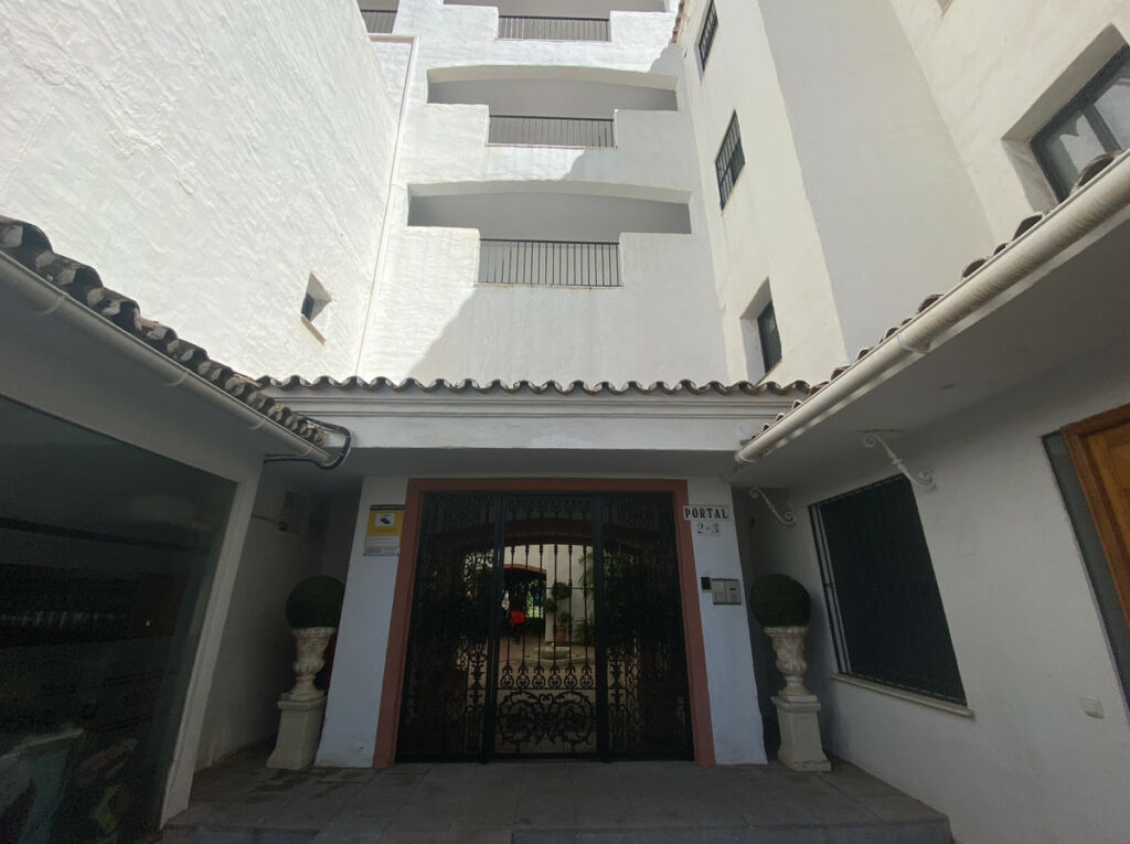 Middle Floor Apartment Puerto Banús Málaga - image 32