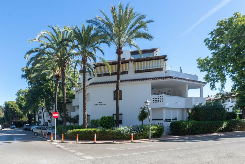 Middle Floor Apartment Elviria Málaga - image 33