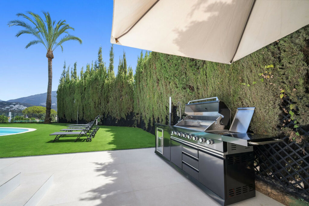 Detached Villa Nueva Andalucía Málaga - image 33