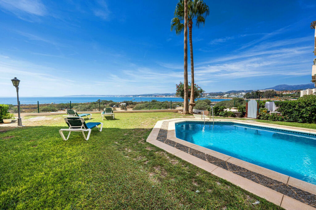 Middle Floor Apartment Estepona Málaga - image 35