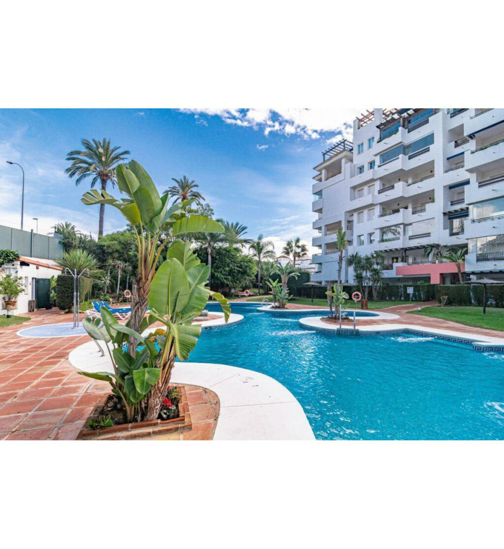 Middle Floor Apartment Puerto Banús Málaga - image 38