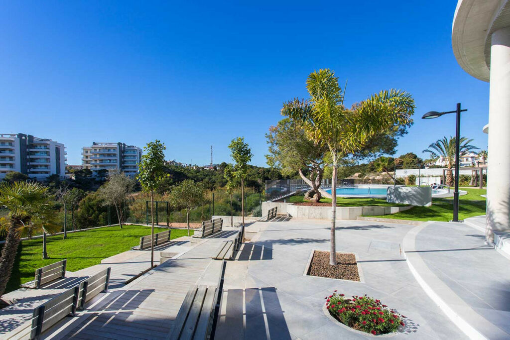 Middle Floor Apartment Villamartin Alicante - image 35