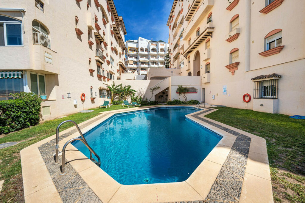 Middle Floor Apartment Estepona Málaga - image 36
