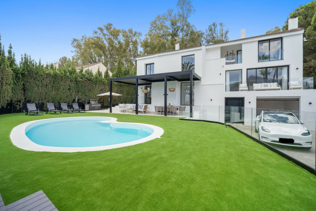 Detached Villa Nueva Andalucía Málaga - image 37