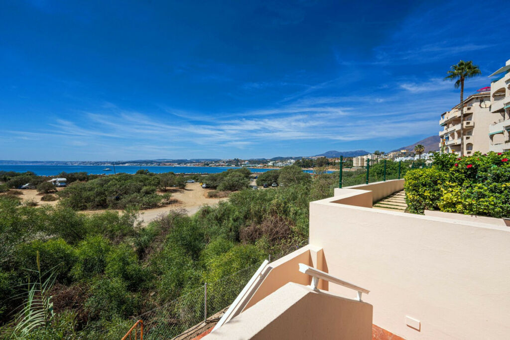 Middle Floor Apartment Estepona Málaga - image 37