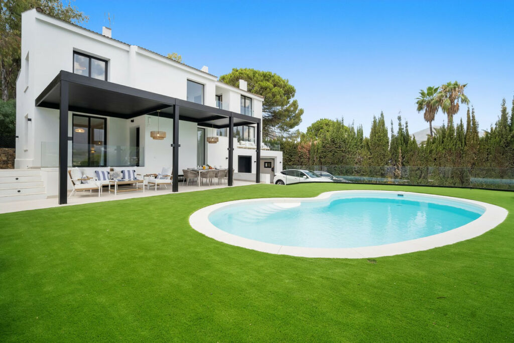 Detached Villa Nueva Andalucía Málaga - image 38