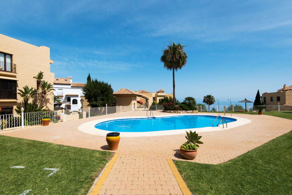 Middle Floor Apartment Benalmadena Málaga - image 38