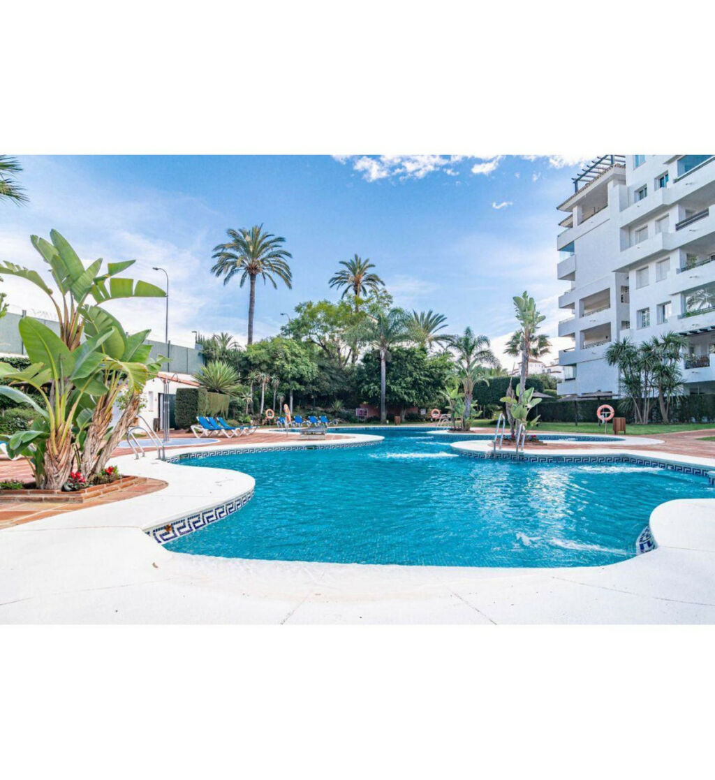 Middle Floor Apartment Puerto Banús Málaga - image 35