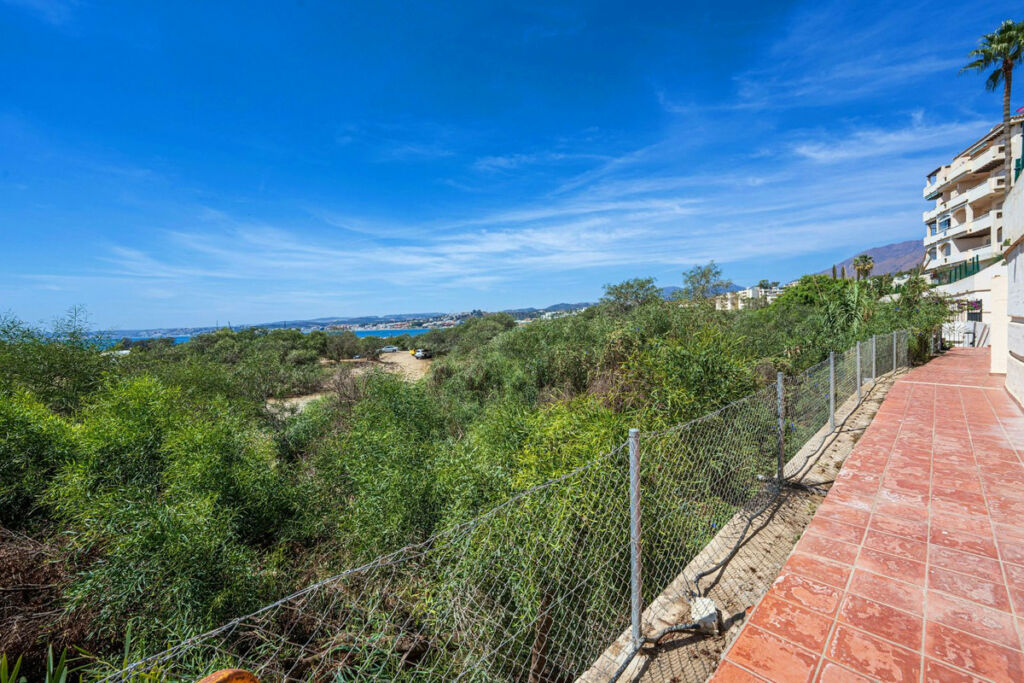 Middle Floor Apartment Estepona Málaga - image 38