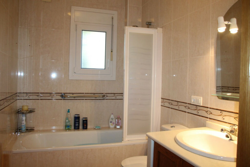 Detached Villa La Viñuela Málaga - image 38