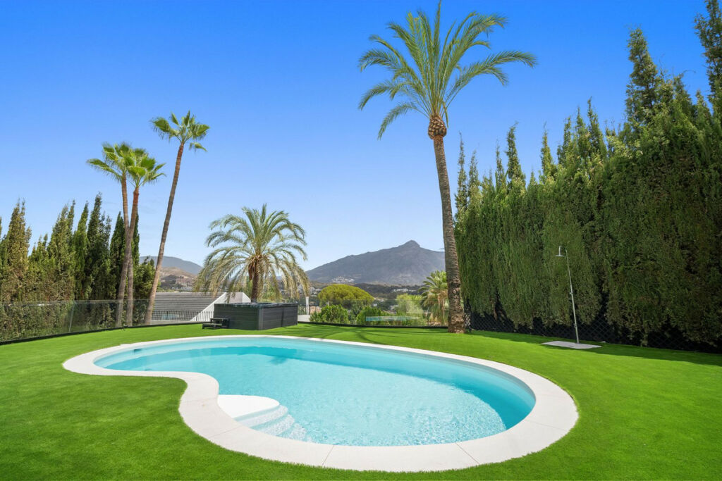 Detached Villa Nueva Andalucía Málaga - image 39