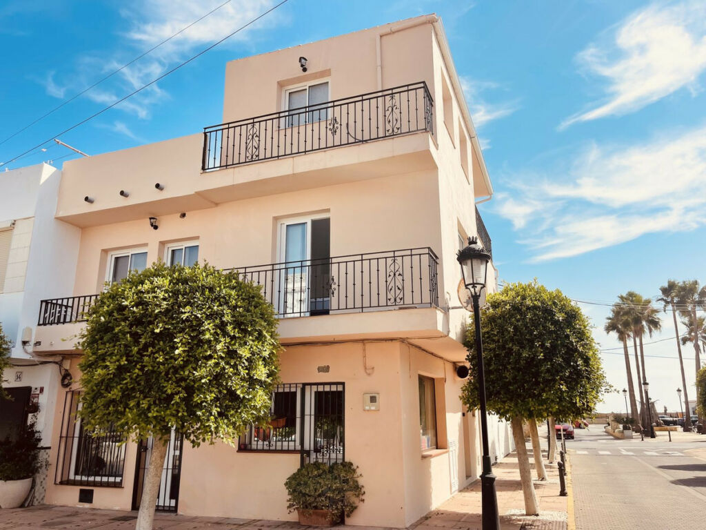Semi-Detached House La Duquesa Málaga - image 4
