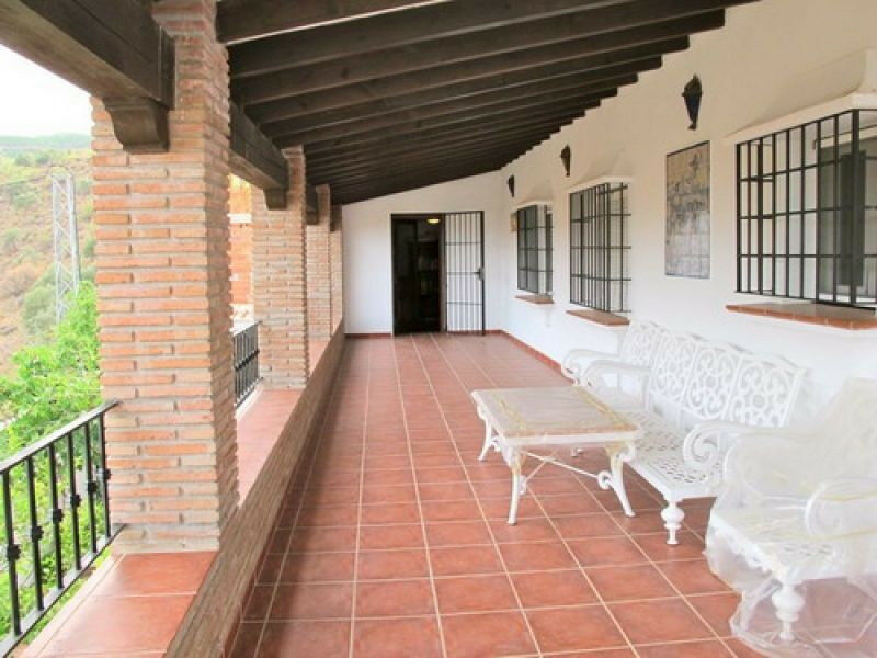 Detached Villa Macharaviaya Málaga - image 4