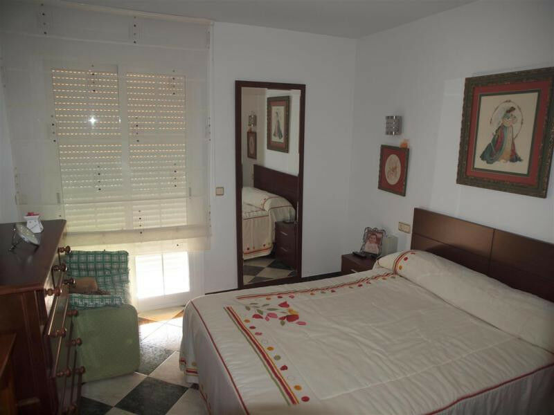 Middle Floor Apartment Caleta de Vélez Málaga - image 4