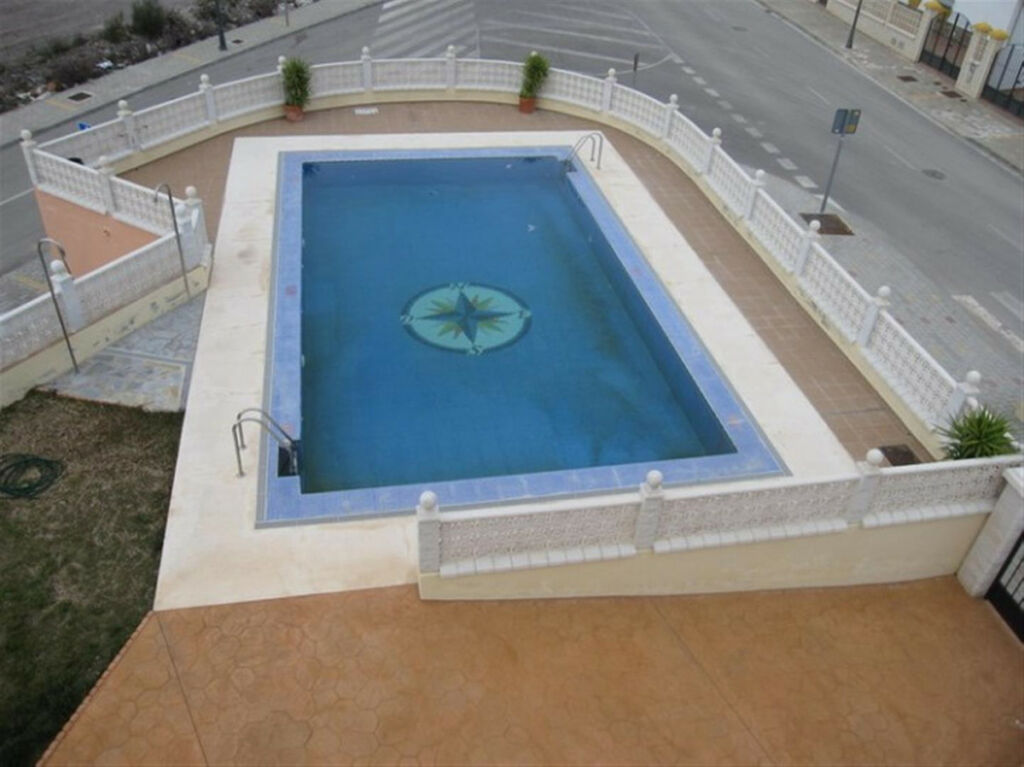 Townhouse Benajarafe Málaga - image 4