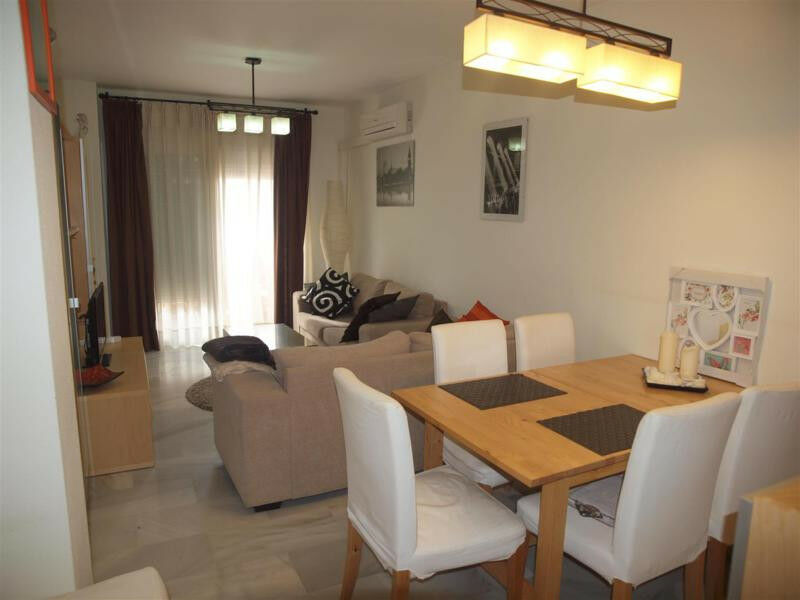 Middle Floor Apartment Caleta de Vélez Málaga - image 4
