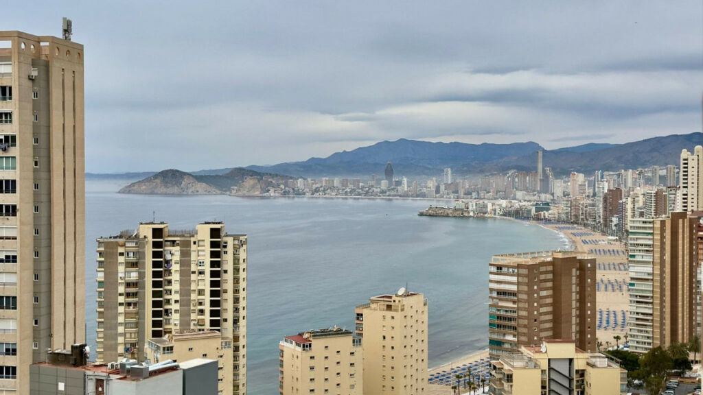 Middle Floor Apartment Benidorm Alicante - image 5