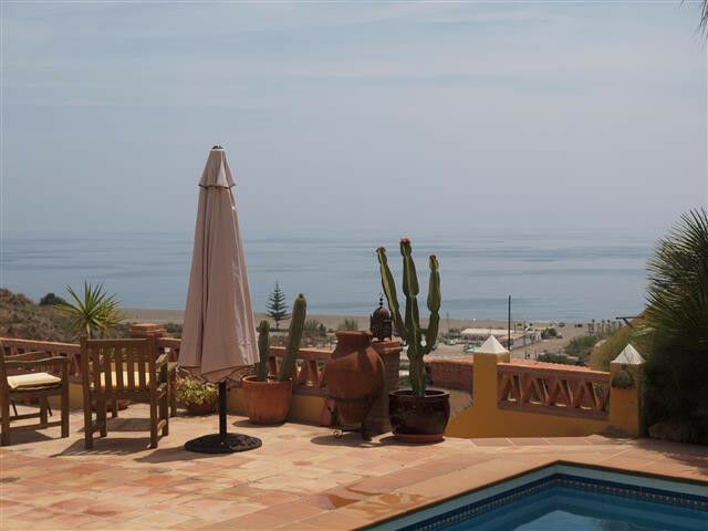 Detached Villa Benajarafe Málaga - image 4