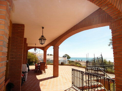 Detached Villa Benajarafe Málaga - image 4