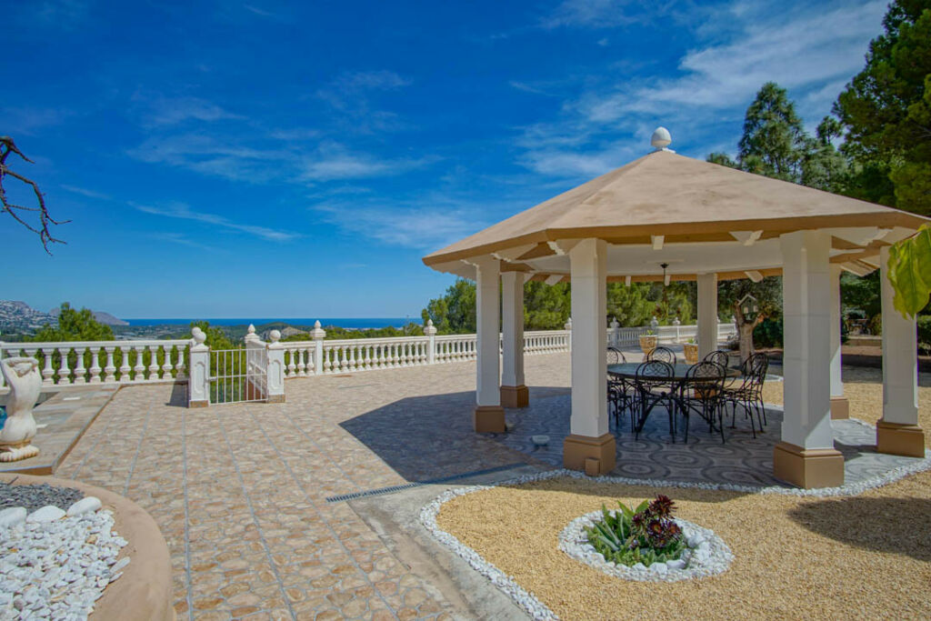 Detached Villa La Nucia Alicante - image 4