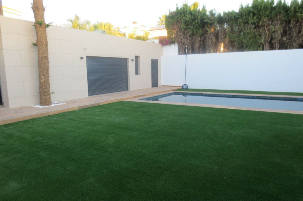 Detached Villa El Coto Málaga - image 4