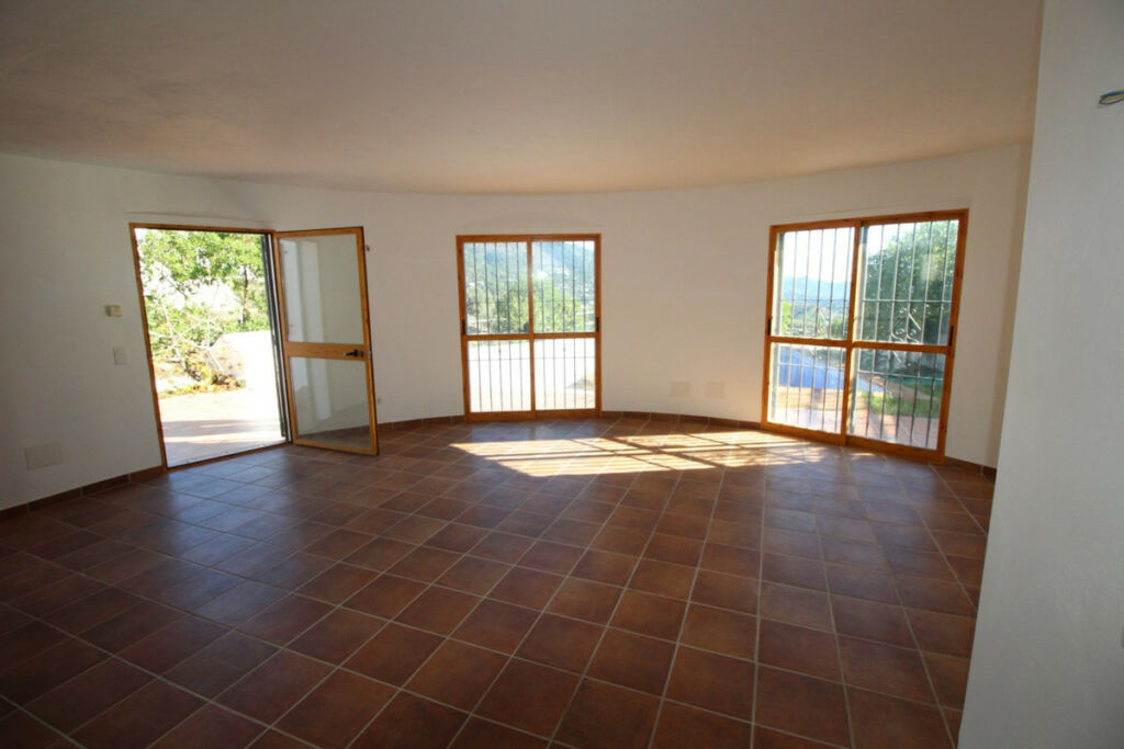Detached Villa Cómpeta Málaga - image 4