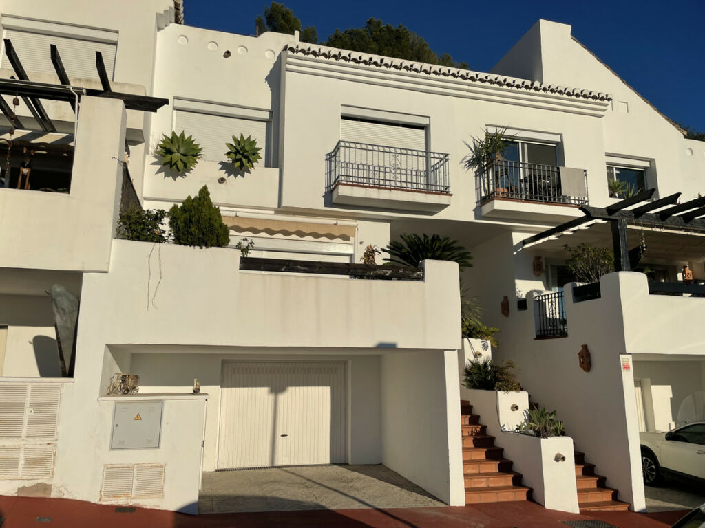 Townhouse Istán Málaga - image 4