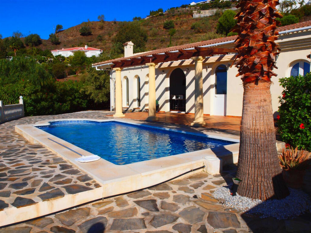 Detached Villa Algarrobo Málaga - image 4