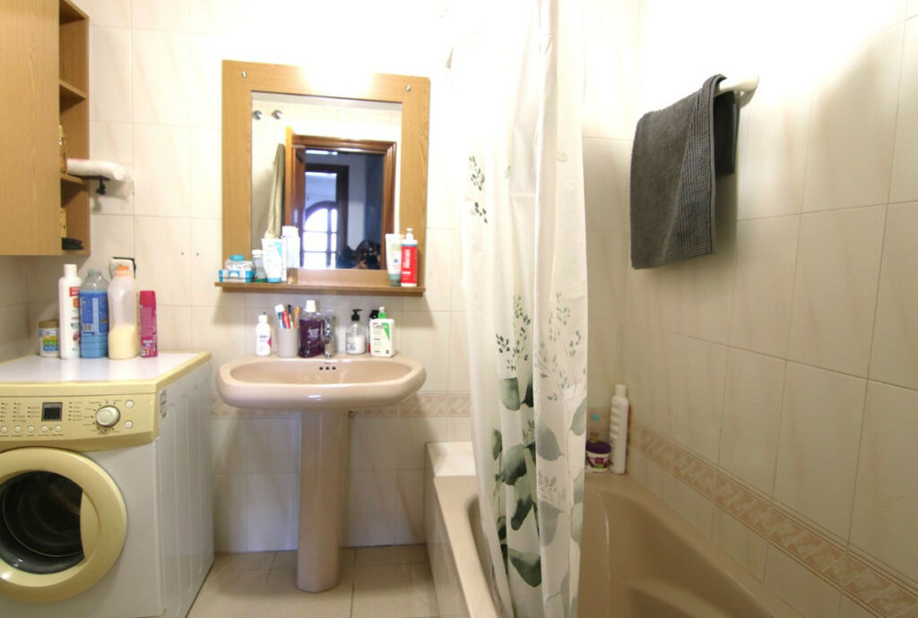 Middle Floor Apartment Coín Málaga - image 4