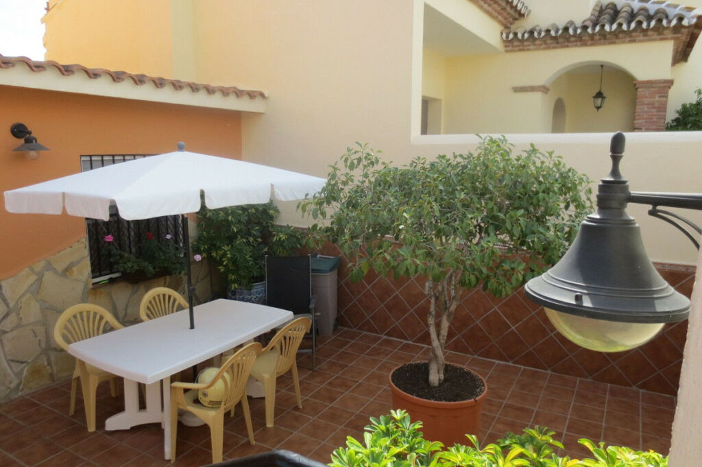 Semi-Detached House El Coto Málaga - image 4