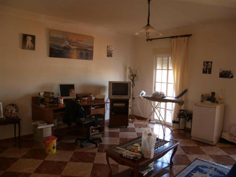Townhouse Benamocarra Málaga - image 4