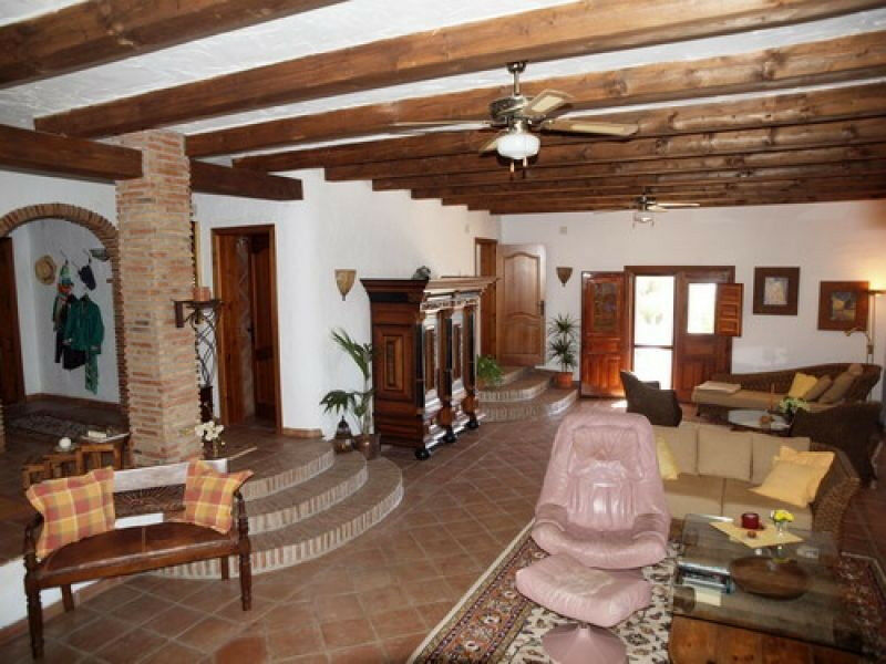 Detached Villa Moclinejo Málaga - image 4