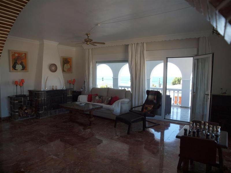 Detached Villa Benajarafe Málaga - image 4