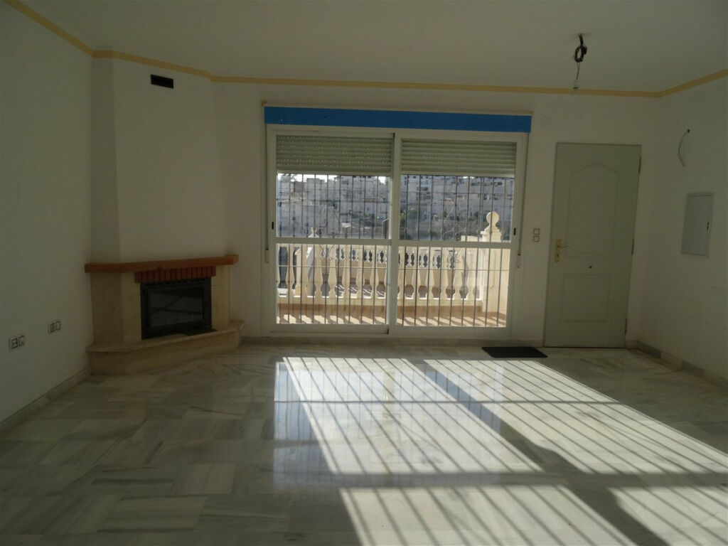 Townhouse Benajarafe Málaga - image 4