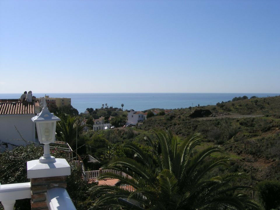 Detached Villa Benajarafe Málaga - image 4