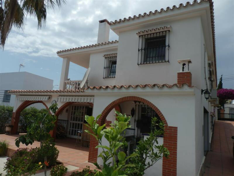 Detached Villa Chilches Málaga - image 4