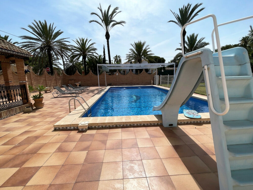 Detached Villa Cabo Roig Alicante - image 4