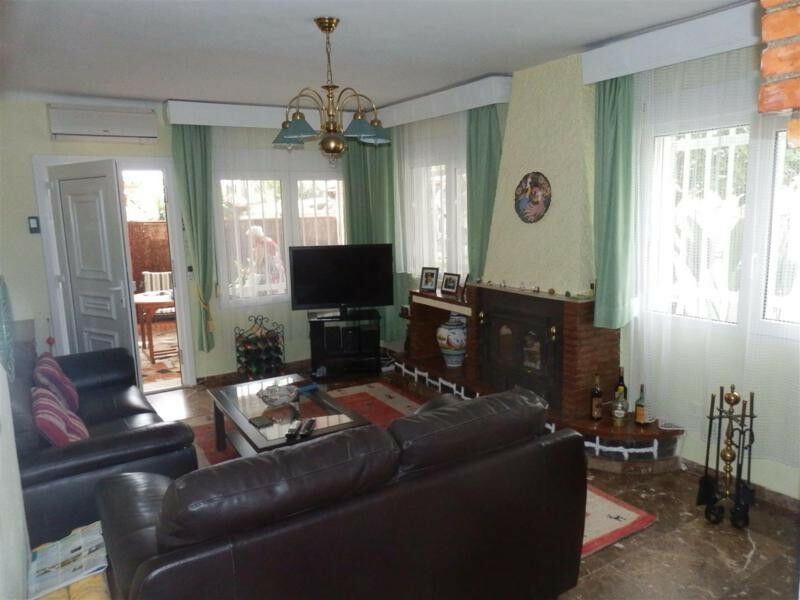 Detached Villa Rincón de la Victoria Málaga - image 4
